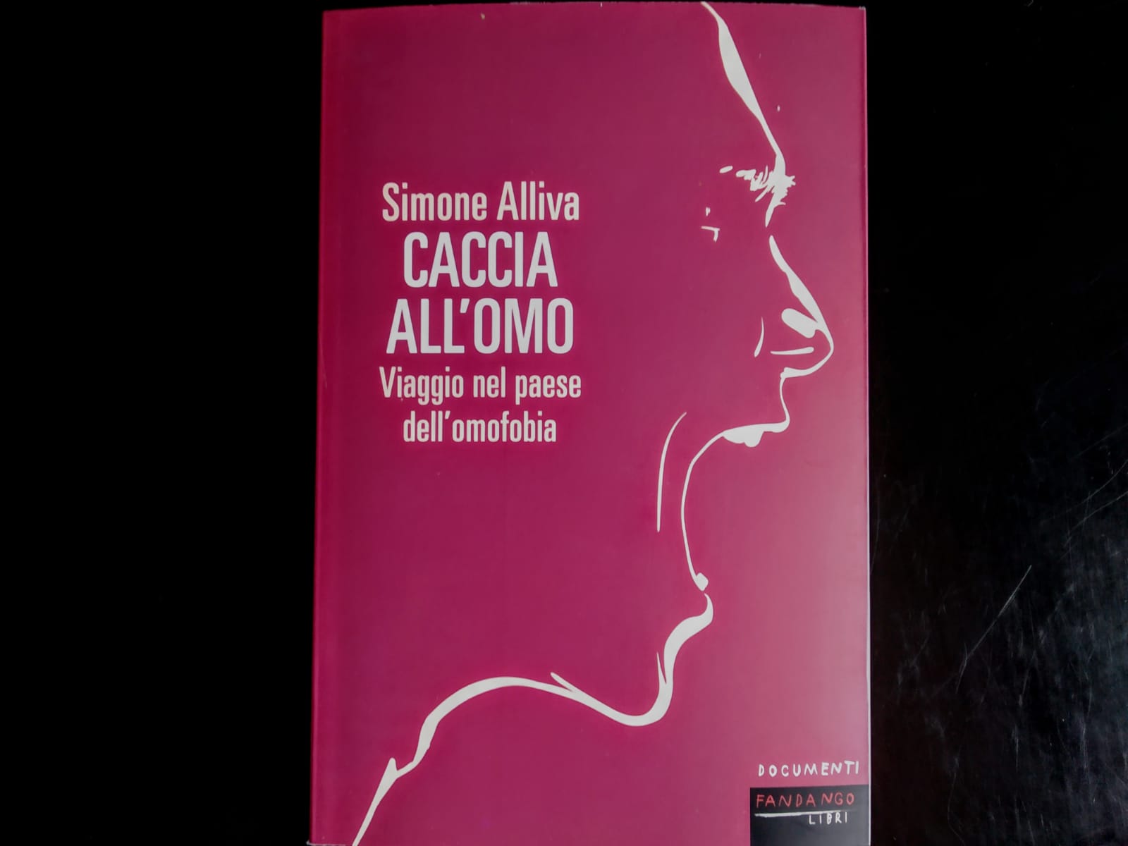 Simone Alliva Caccia all'Omo foto di copertina