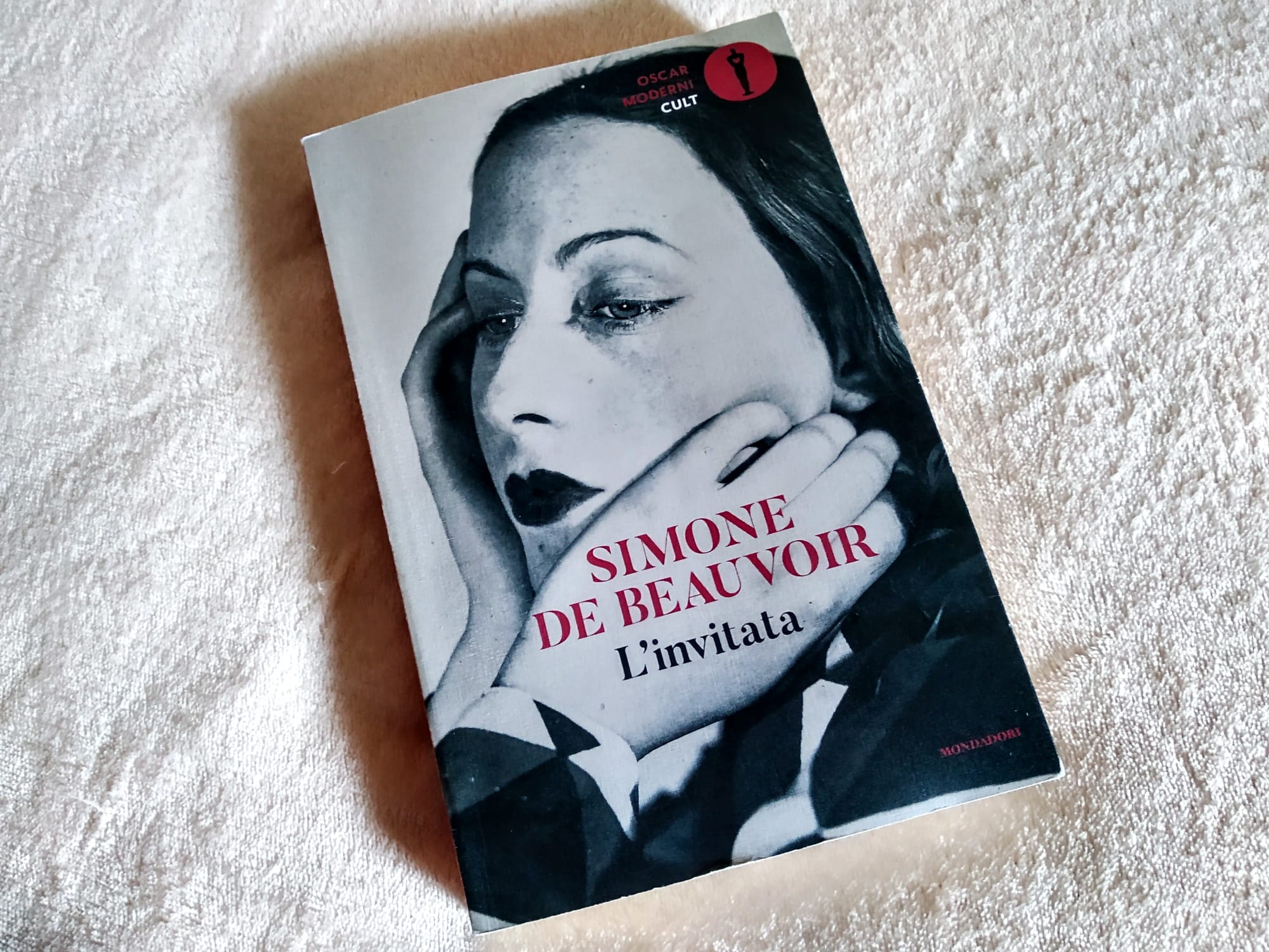 L'invitata da Simone de Beauvoir. Nuova edizione Mondadori